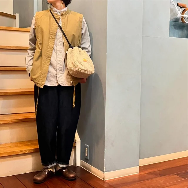 .
【NEW ARRIVAL】

▫️vest #bluelakemarket 

color.beige/black

¥14,080(tax in)

▫️shirt #danafaneuil 

color.stripe

¥14,850(tax in)

▫️pants #kelen

color.indigo/onewash

size.S M(S着用)

¥16,940(tax in)

スタッフ157cm

Instagram DMからの郵送やお取り置き・在庫確認も
承っております☺︎
気になる商品がございましたら
お気軽にお問い合わせください。

【🎂🎈Bless 45th anniversary🎈🎂】
Bless 45th スタンプカードを既にお持ちの方と
店内商品¥15,000(taxin)以上お買い上げの方限定で
先着45名様に
バームクーヘンをプレゼント🪵🎁

営業時間 
10:30-18:30
水曜定休日

#愛媛#松山#大街道#ehime#matsuyama#セレクトショップ#松山セレクトショップ#愛媛セレクトショップ#セレクトショップ松山#fudge#fudge部#lalabegin#cluel#今日のコーデ #大人コーデ#今日の服#blessofbless#ブレスオブブレス#outfit#ファッションコーデ#松山子供服#こどもふく#ootd#bless24aw#ブルーレイクマーケット#ダナファヌル#ケレン