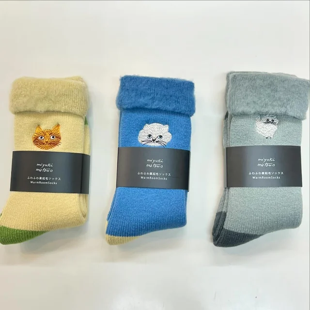 .
【NEW ARRIVAL

#松尾みゆき
#miyukimatsuo 

▫️room socks

color.
milo-face
elliot-face
elliot

¥1,650(tax in)

▫️cat wool blend socks

color.
doux/kijitora/peony/mike

¥1,430(tax in)

▫️cat sockes

color.finn/kinaco/minnos

¥770(tax in)

大人気の松尾みゆきさんソックスの新作が入荷しました🍂🧦
今回はルームソックスやウールソックスが登場！！
温か素材で冷え防止対策にいかがでしょうか？
プレゼントにも喜ばれること間違いなしです💝
店頭でご覧くださいませ☝️✨

—松尾みゆき—
1973年生まれ。イラストレーター
フランスで古着の買い付けの仕事をした後
本格的にイラストレーションの仕事を始める。
雑誌、書籍、カタログ、CDなどの
仕事を中心としている。
-—————

Instagram DMからの郵送やお取り置き・在庫確認も
承っております☺︎
気になる商品がございましたら
お気軽にお問い合わせください。

【🎂🎈Bless 45th anniversary🎈🎂】
Bless 45th スタンプカードを既にお持ちの方と
店内商品¥15,000(taxin)以上お買い上げの方限定で
先着45名様に
バームクーヘンをプレゼント🪵🎁

営業時間 
10:30-18:30
水曜定休日

#愛媛#松山#大街道#ehime#matsuyama#セレクトショップ#松山セレクトショップ#愛媛セレクトショップ#セレクトショップ松山#fudge#fudge部#lalabegin#cluel#今日のコーデ #大人コーデ#今日の服#blessofbless#ブレスオブブレス#outfit#ファッションコーデ#松山子供服#こどもふく#ootd#bless24aw#ルームソックス#靴下#モコモコ靴下