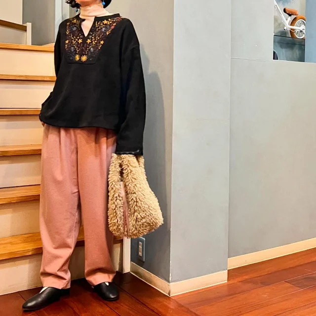 .
【NEW ARRIVAL】

▫️pullover #kelen

color.gray/black

¥18,920(tax in)

▫️inner #lueuf

color.ivory/orange/black

¥5,830(tax in)

▫️pants #yarraneu

color.pink/brown

¥17,600(tax in)

スタッフ157cm

Instagram DMからの郵送やお取り置き・在庫確認も
承っております☺︎
気になる商品がございましたら
お気軽にお問い合わせください。

【🎂🎈Bless 45th anniversary🎈🎂】
Bless 45th スタンプカードを既にお持ちの方と
店内商品¥15,000(taxin)以上お買い上げの方限定で
先着45名様に
バームクーヘンをプレゼント🪵🎁

営業時間 
10:30-18:30
水曜定休日

#愛媛#松山#大街道#ehime#matsuyama#セレクトショップ#松山セレクトショップ#愛媛セレクトショップ#セレクトショップ松山#fudge#fudge部#lalabegin#cluel#今日のコーデ #大人コーデ#今日の服#blessofbless#ブレスオブブレス#outfit#ファッションコーデ#松山子供服#こどもふく#ootd#bless24aw#ケレン#ルフ#ヤラニュー