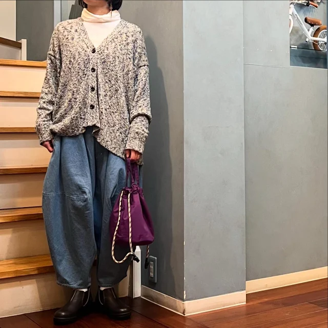 .
【NEW ARRIVAL】

▫️cardigan #bluelakemarket 

color.gray/black

¥17,380( tax in)

▫️turtle #sabbatum

color.off white/gray

¥7,590( tax in)

▫️pants #nunuforme

color.bleach

size.2(163)

¥16,500( tax in)

スタッフ157cm

Instagram DMからの郵送やお取り置き・在庫確認も
承っております☺︎
気になる商品がございましたら
お気軽にお問い合わせください。

【🎡Blessガラポン抽選会開催中🎡】
店内商品¥5,500( tax in)以上お買い上げで
空くじなしのガラポン1回チャレンジ！！
11/20〜使えるお得なチケットが
GETできます🎟️
1等はお好きなアイテム１点20%OFF券🎉

営業時間 
10:30-18:30
水曜定休日

#愛媛#松山#大街道#ehime#matsuyama#セレクトショップ#松山セレクトショップ#愛媛セレクトショップ#セレクトショップ松山#fudge#fudge部#lalabegin#cluel#今日のコーデ #大人コーデ#今日の服#blessofbless#ブレスオブブレス#outfit#ファッションコーデ#松山子供服#こどもふく#ootd#bless24aw#ブルーレイクマーケット#サバタム#ヌヌフォルム